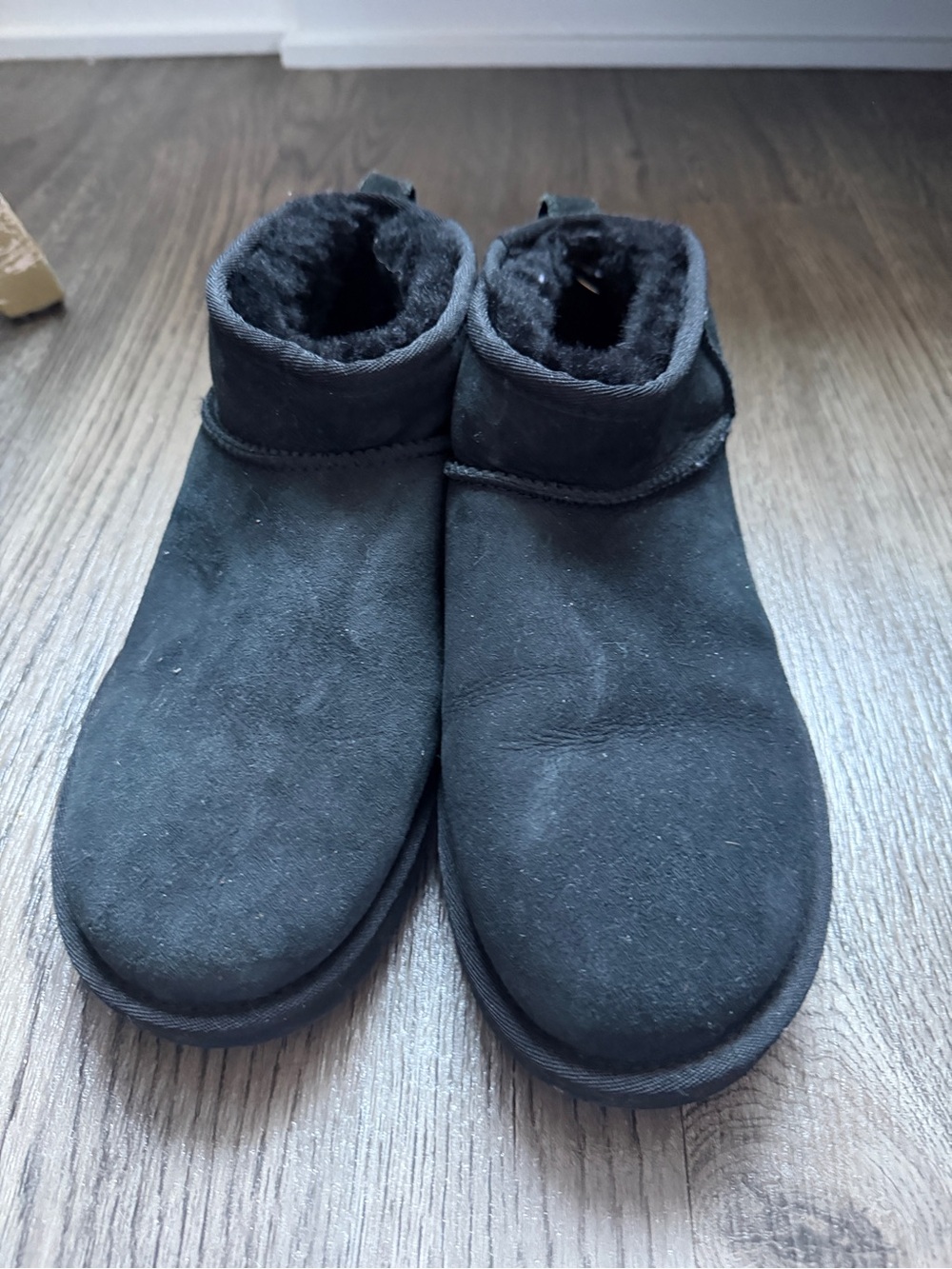 UGG ultra mini Black Short Shearling Boots